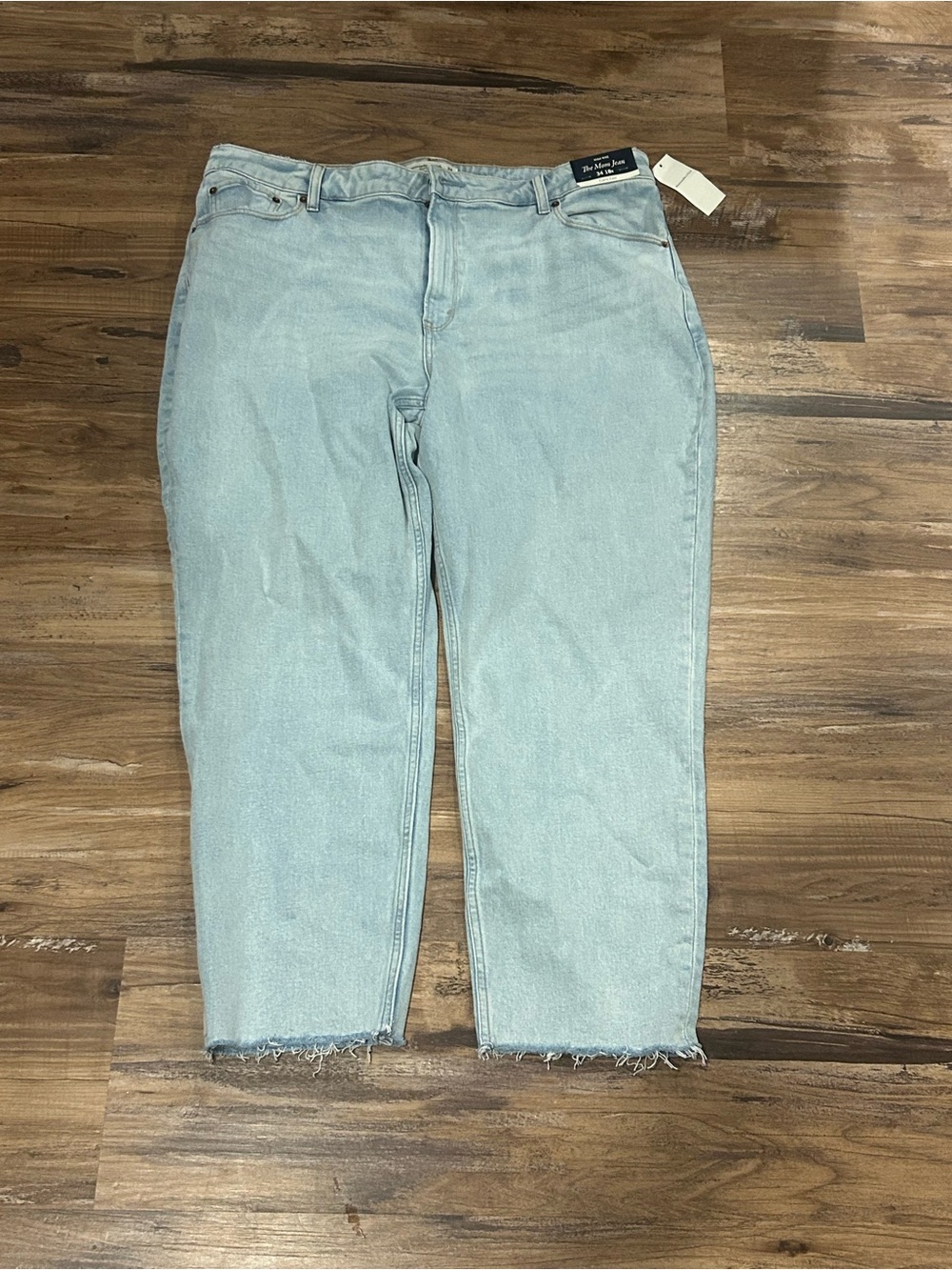 Abercrombie & Fitch High Rise Mom Jeans Brand New